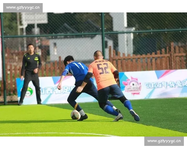 解析足球比赛中场休息时长对战术调整与球员状态恢复产生深远影响